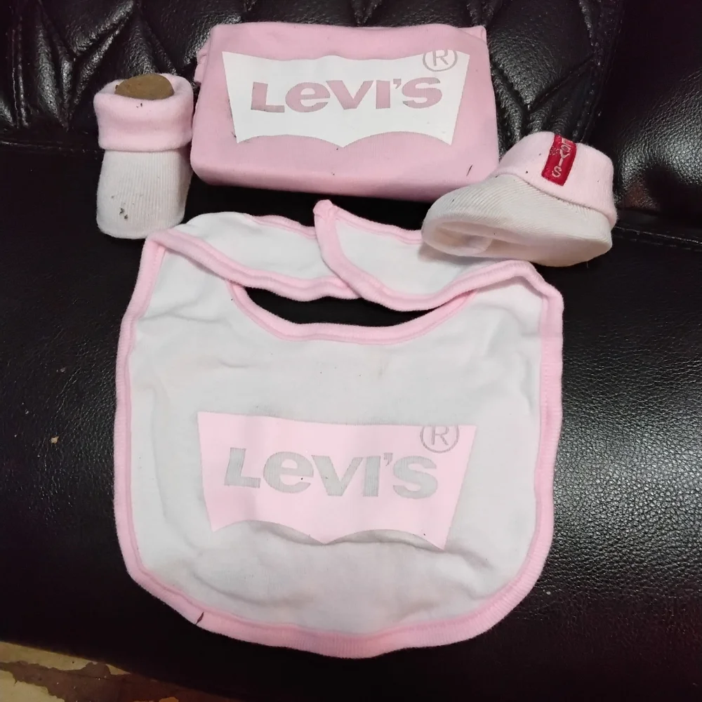 Levi's Pink Baby Onsie And Bib & Accessory Set